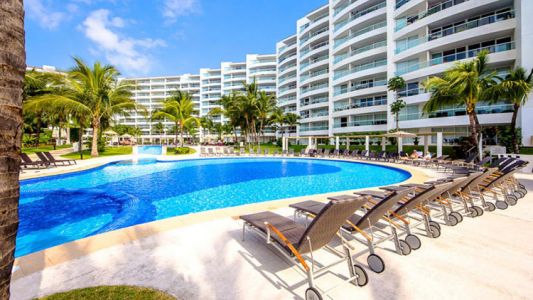 Pool gardens Villa-Magna ground floor condominium beach front Nuevo Vallarta