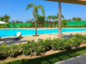 Vista a la piscina Condominio Isla Palmares en el Campo de Golf El Tigre en Nuevo Vallarta